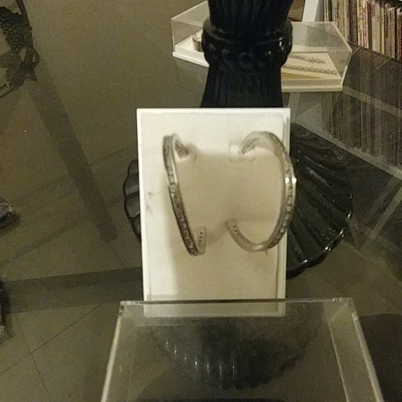 💜NWT Zirconia round solver Earrings - Picture 2 of 6